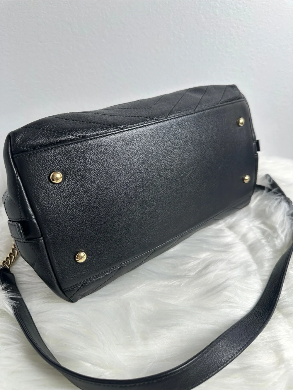 💯Authentic Chanel Chevron Quilted Shoulder Bag – Black Leather & Gold Hardware🍀